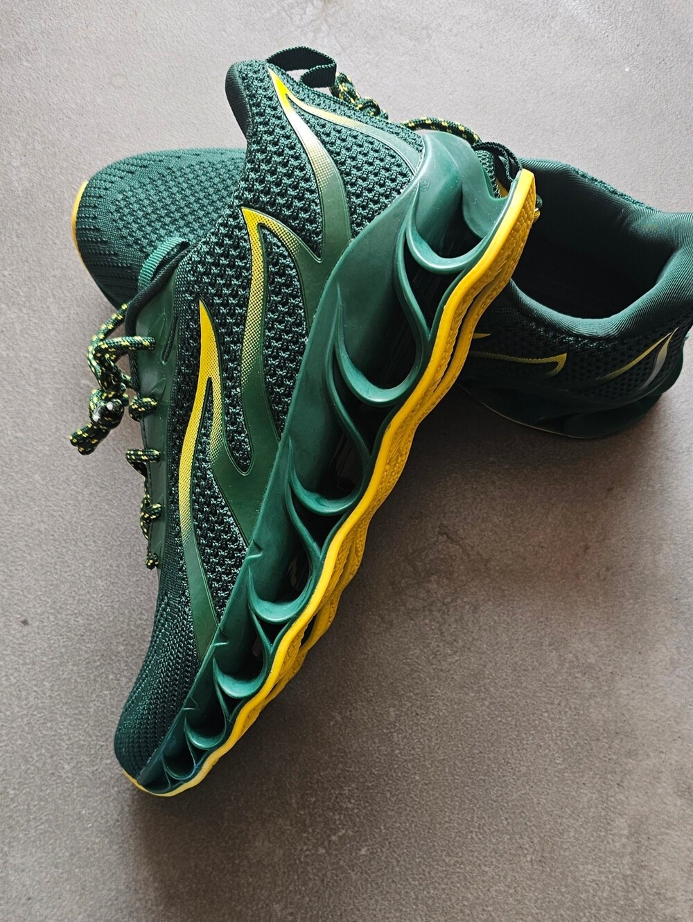 Men's Dark Green Knit Athletic Sneakers Size 9 (42)